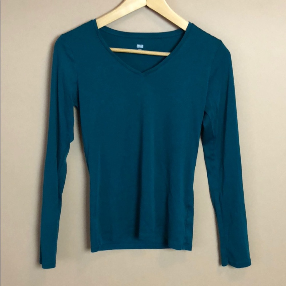 Uniqlo teal long sleeve Supima tee
